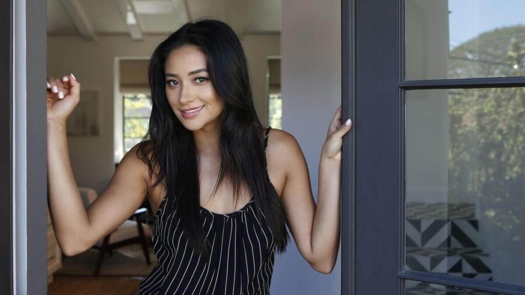 Shay Mitchell: From Pretty Little Liars to Powerhouse Entrepreneur