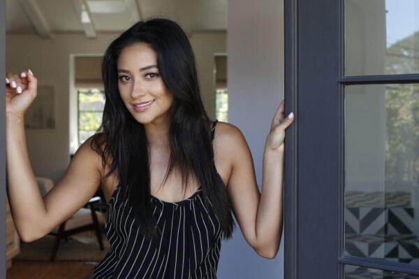 Shay Mitchell: From Pretty Little Liars to Powerhouse Entrepreneur