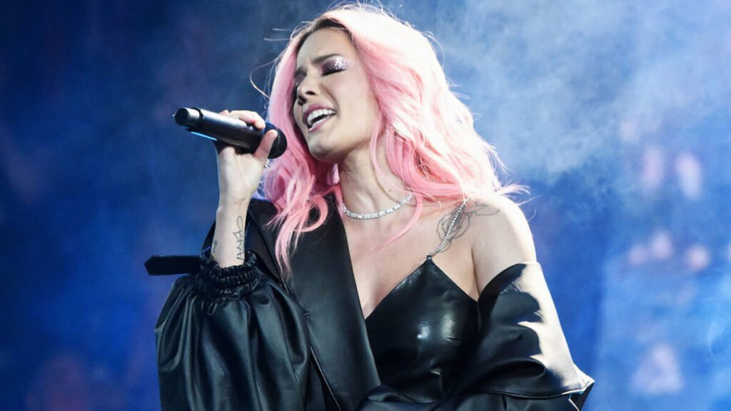 Halsey: The Voice of a Generation That Refuses to Be Boxed In