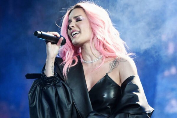 Halsey: The Voice of a Generation That Refuses to Be Boxed In