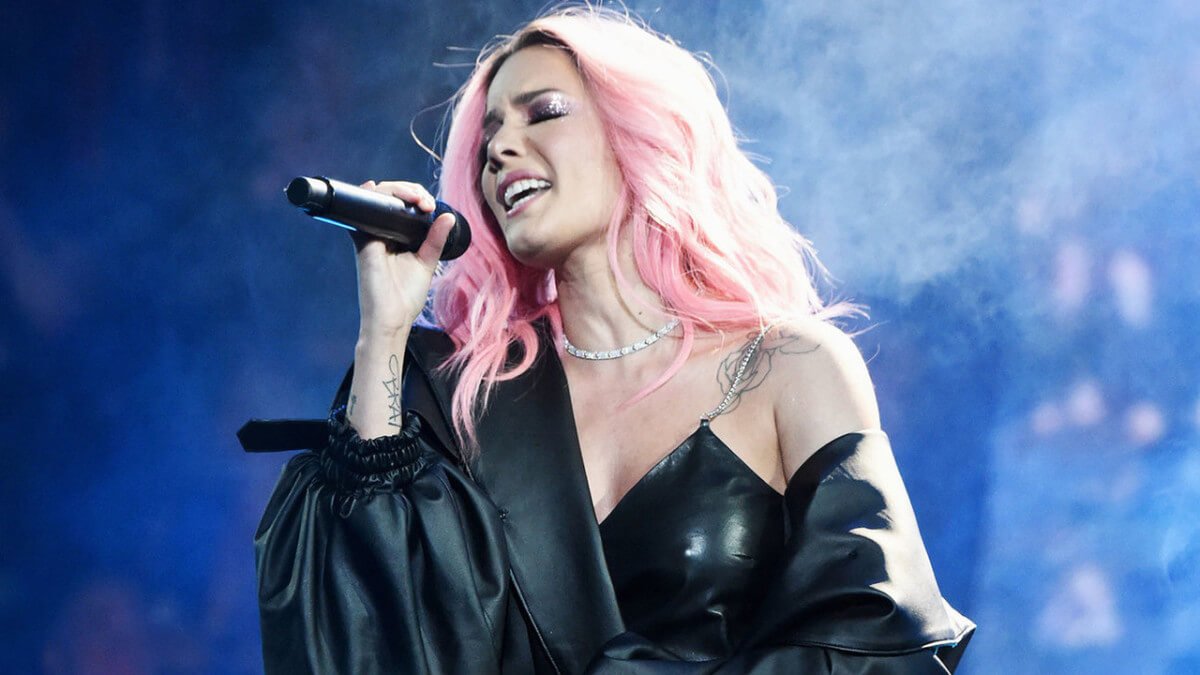 Halsey: The Voice of a Generation That Refuses to Be Boxed In